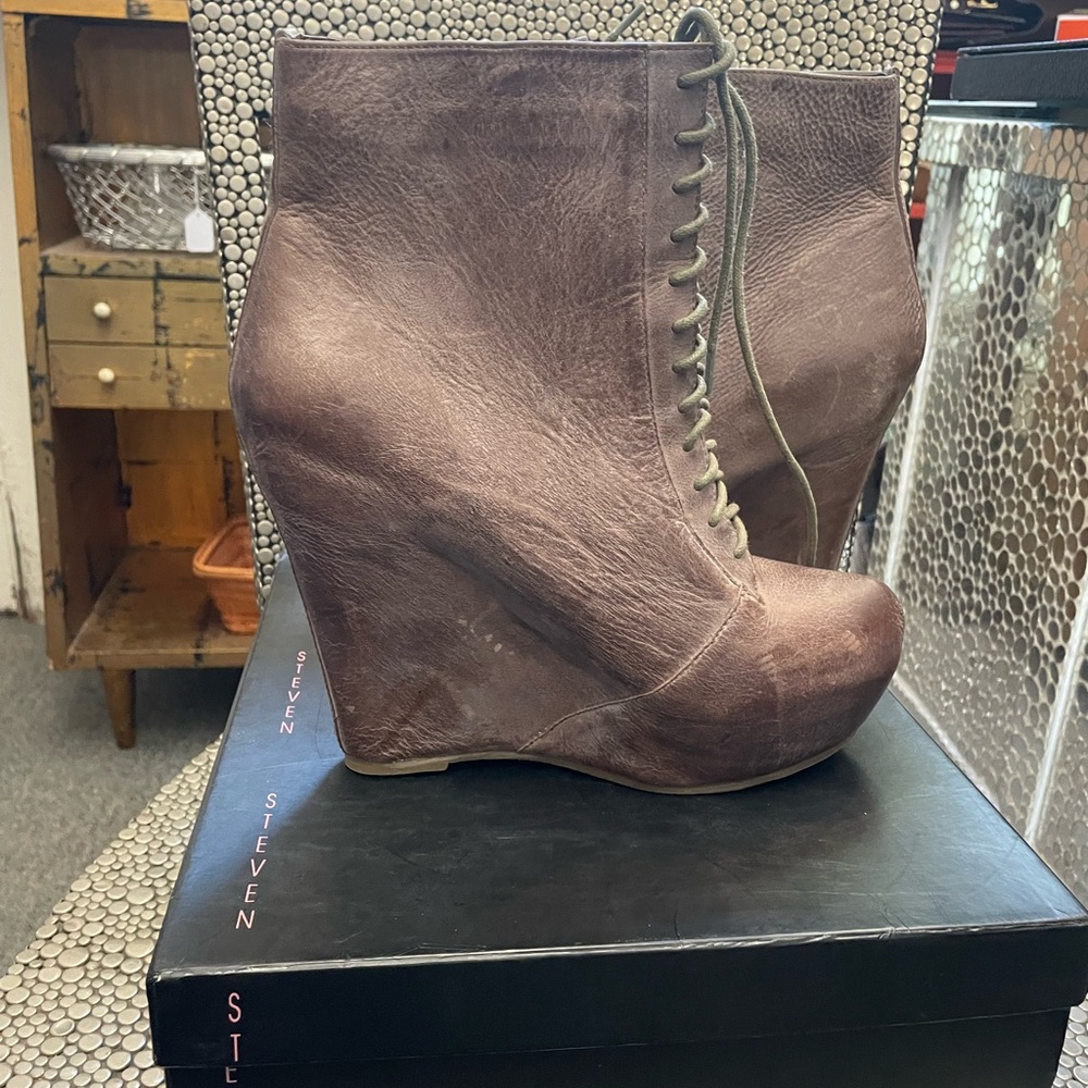 Steven by Steve Madden Maddox Taupe Leather Wedge Booties. SZ10